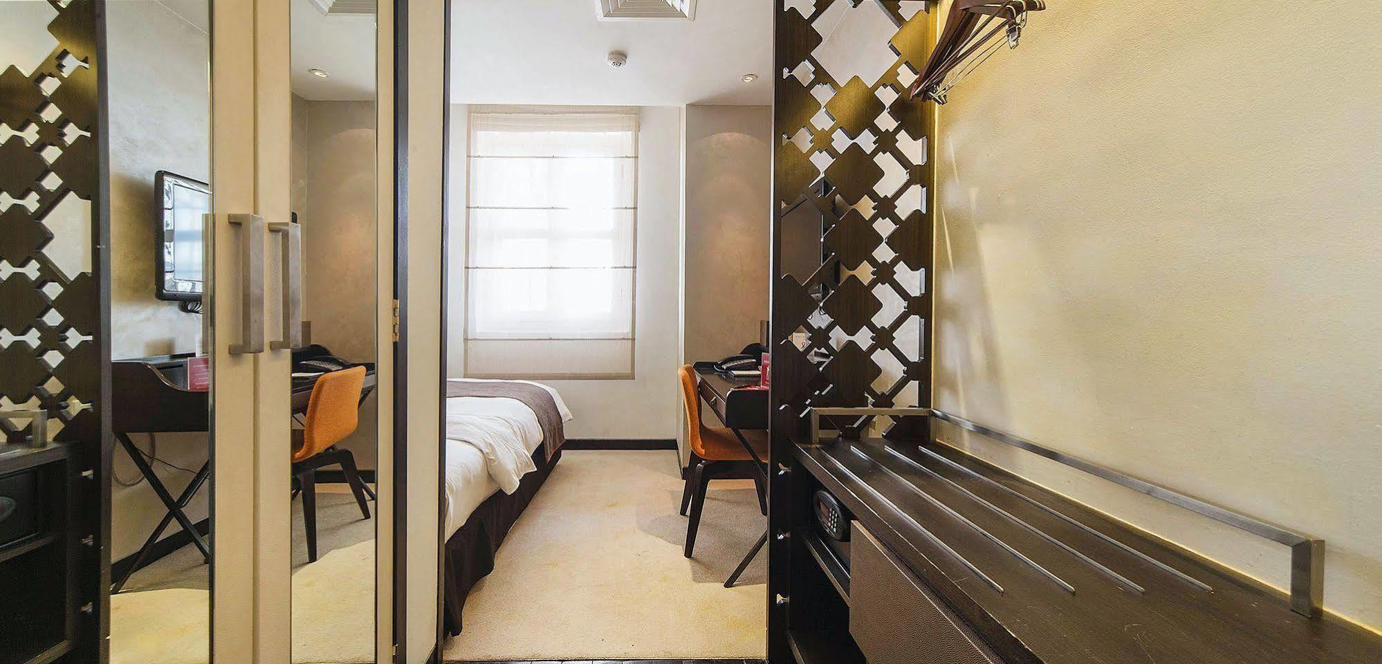 Отель Zen Premium Outram Park Сингапур Экстерьер фото